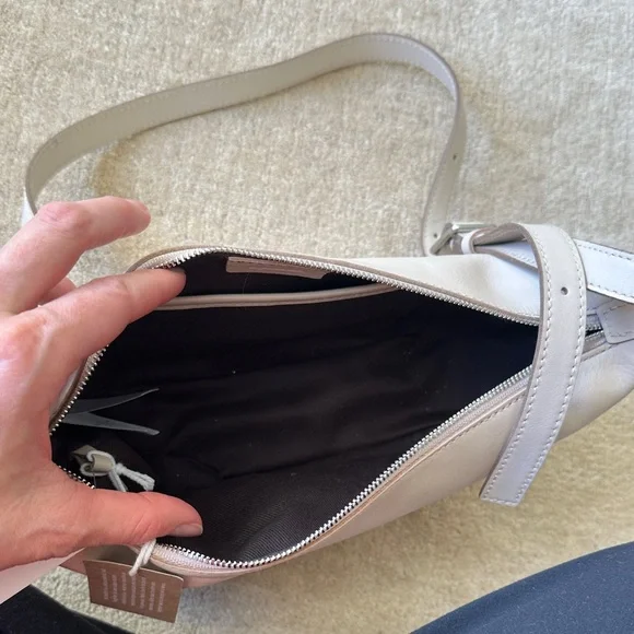 Madewell Sling Crossbody - Picture 8 of 8